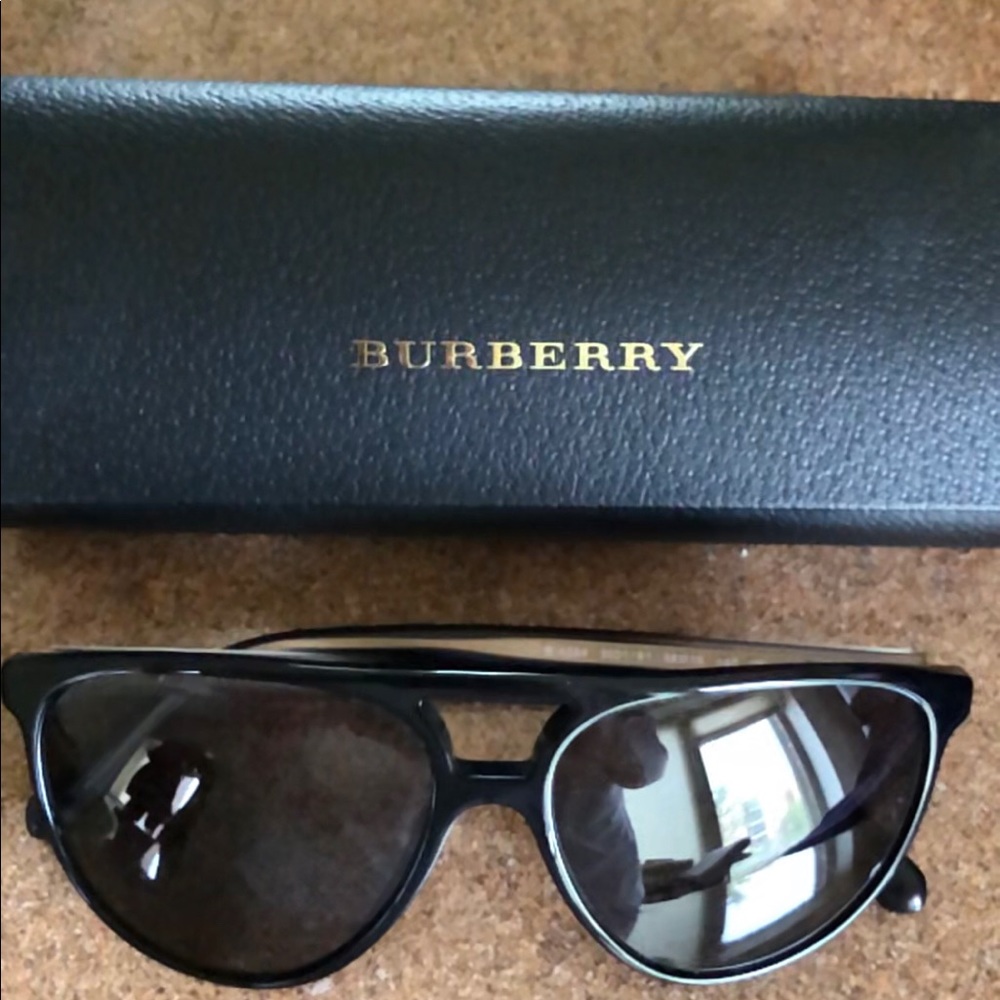 Burberry sunglasses - Picture 2 of 6